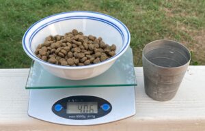 How Many Cups of Dog Food in a Pound